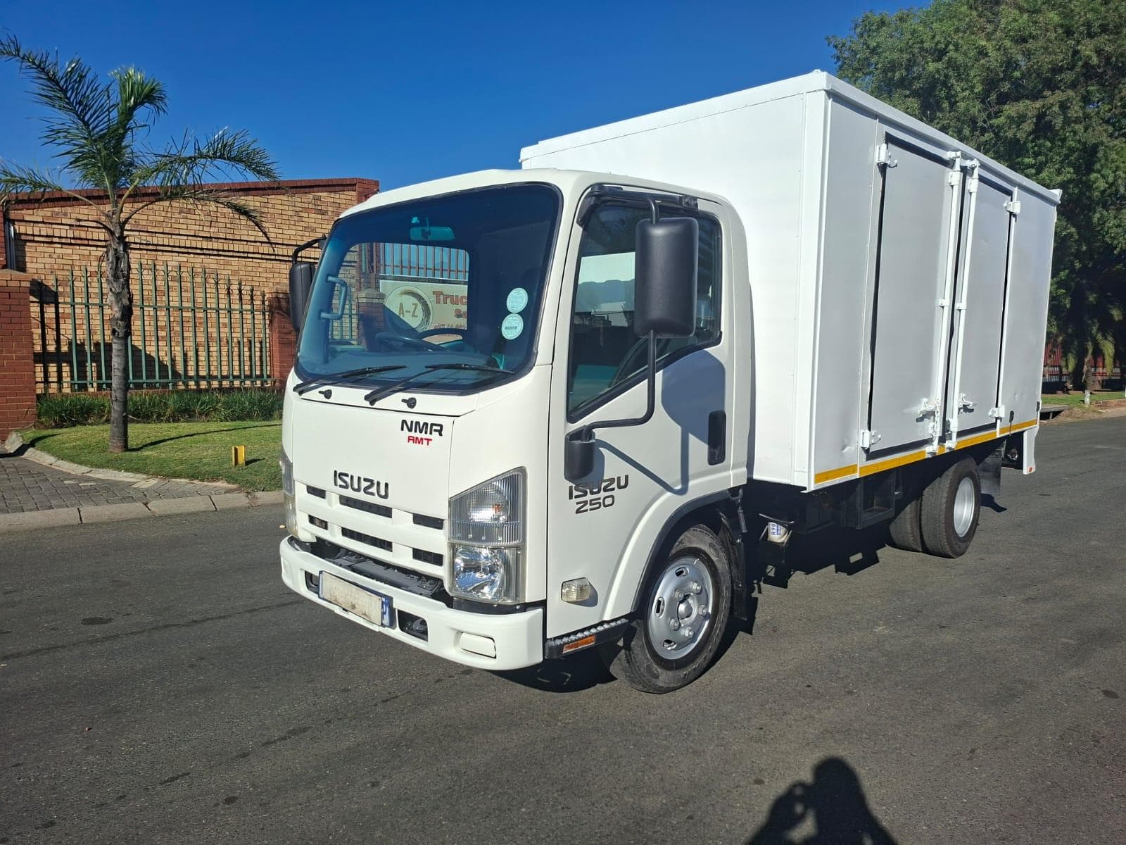 2016 2016 ISUZU NMR250