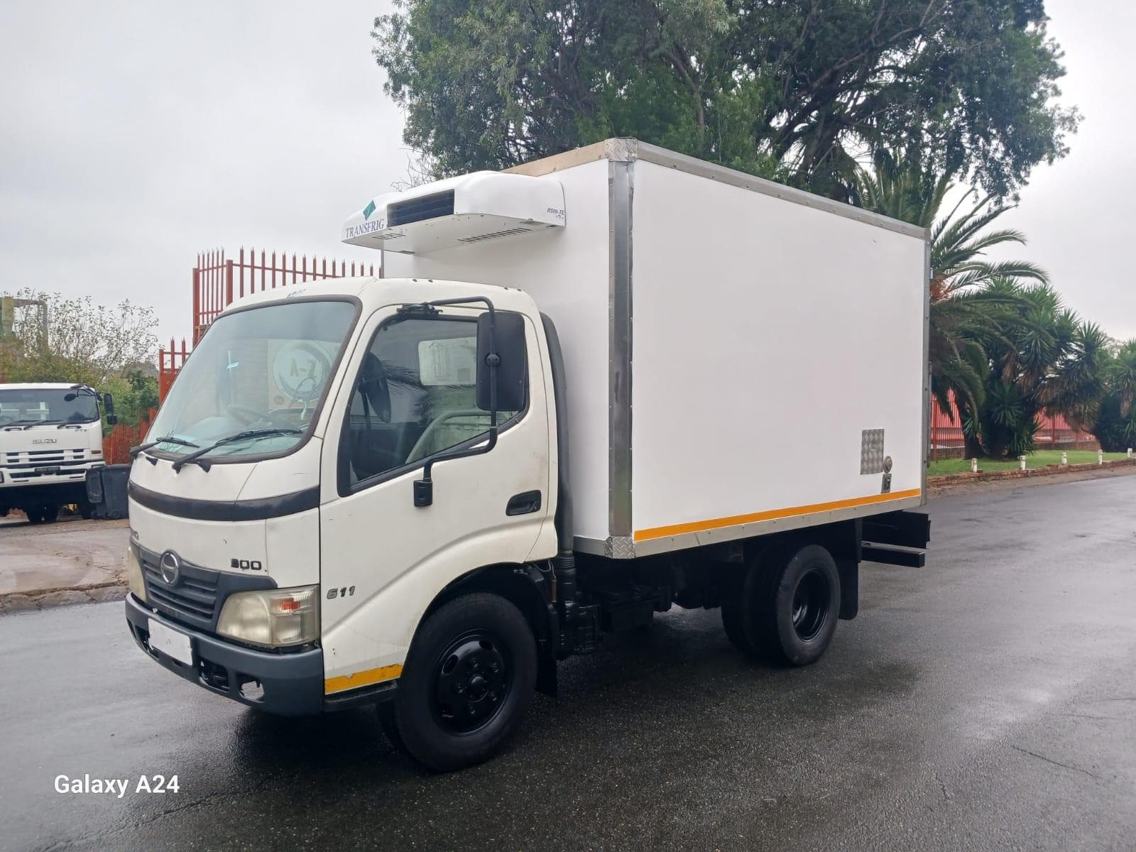 2011 2011 HINO 611