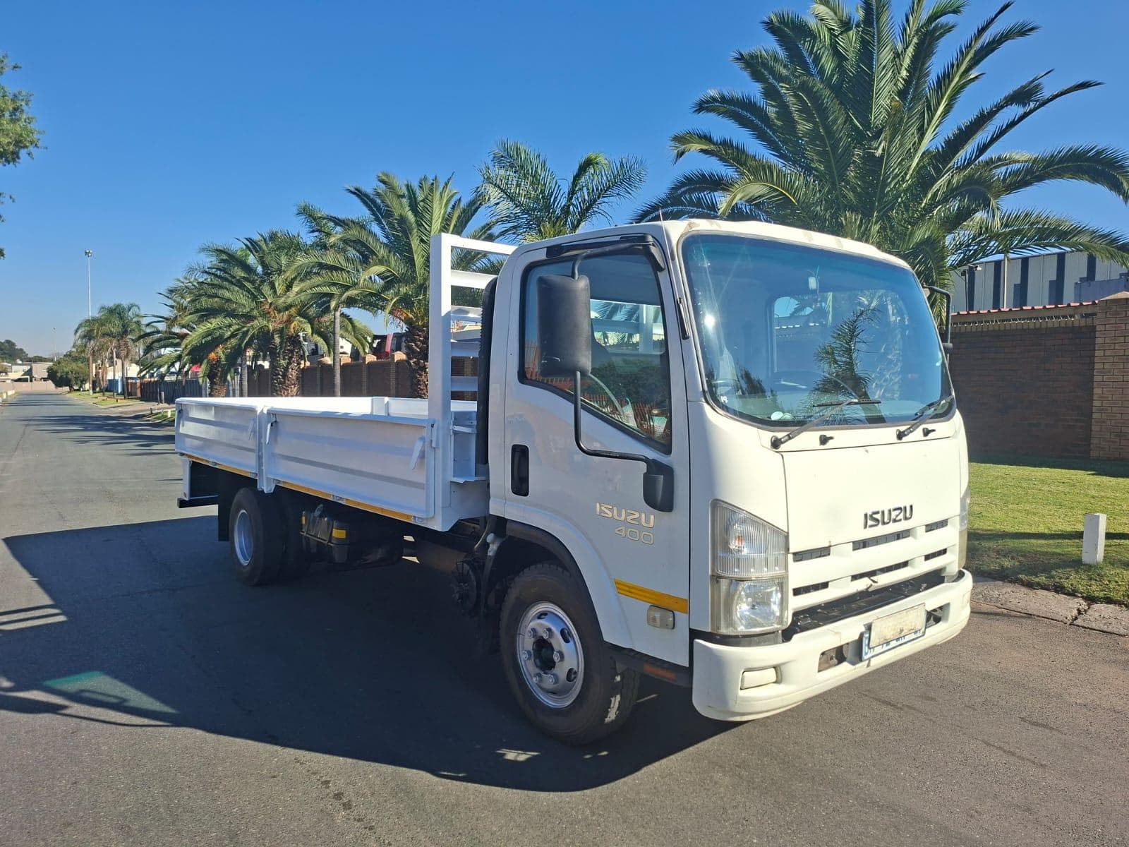2011 2011 ISUZU NPR400
